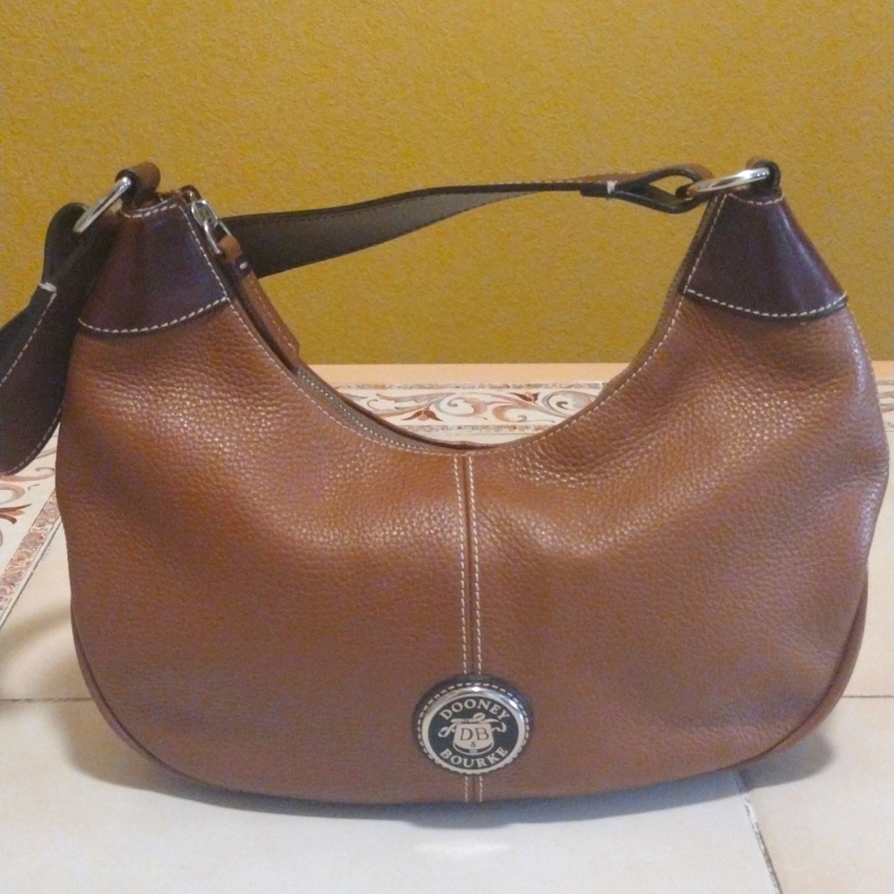 DOONEY & BOURKE Vintage Tan Bag. Leather strap small Hobo shoulder bag.